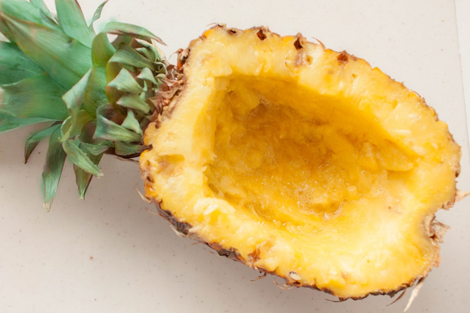 Cut the pineapple lengthwise and remove the flesh